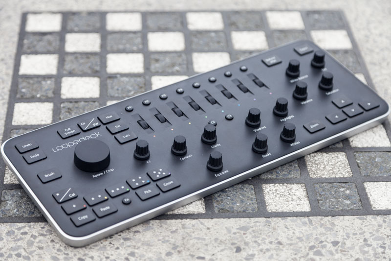 Loupedeck auf Steintisch